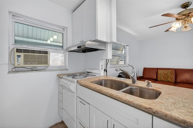 2543 Liberty St, Hollywood, FL 33020