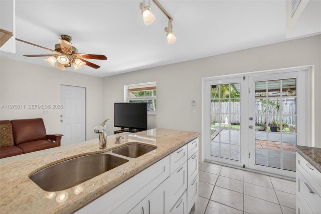 2543 Liberty St, Hollywood, FL 33020