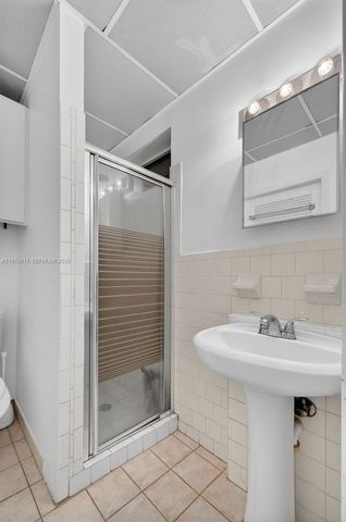 2543 Liberty St, Hollywood, FL 33020