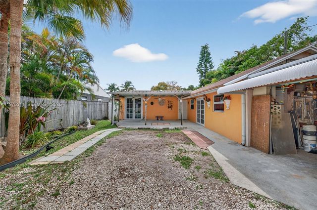 2543 Liberty St, Hollywood, FL 33020