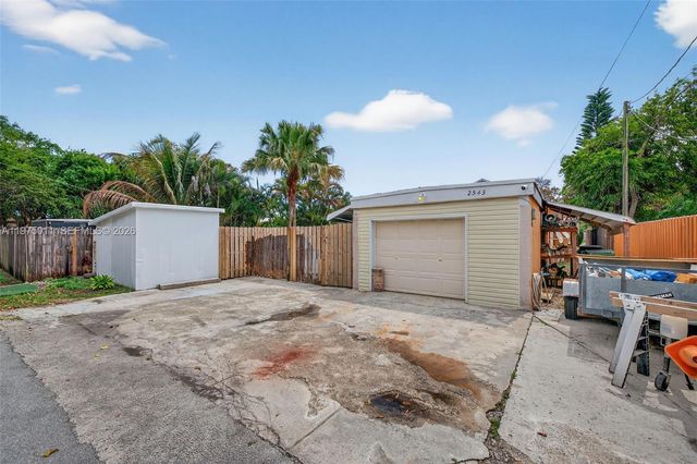 2543 Liberty St, Hollywood, FL 33020