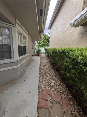 13541 NW 5th Ct, Plantation, FL 33325