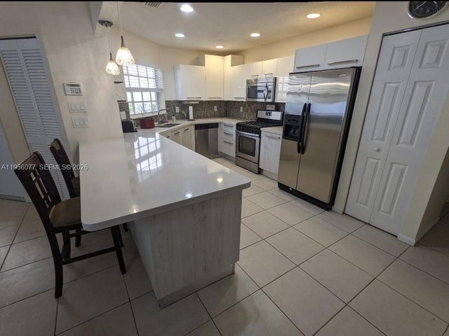 13541 NW 5th Ct, Plantation, FL 33325