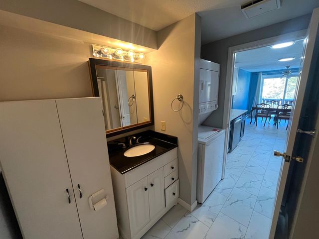 18 Candlelight Terrace, Hartford, VT 05001