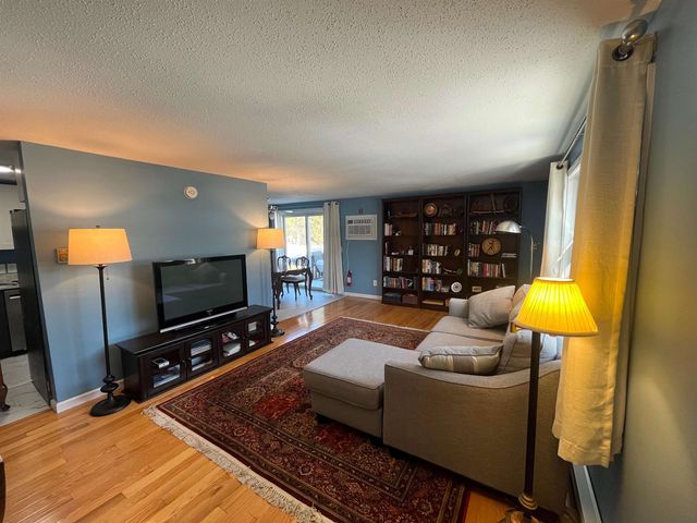 18 Candlelight Terrace, Hartford, VT 05001