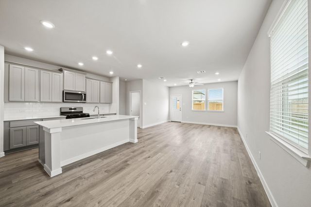 1121 Avenue M, Bay City, TX 77414