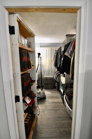 9 Maid Marion St, Oxford, MA 01540