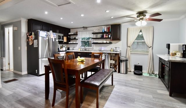 9 Maid Marion St, Oxford, MA 01540