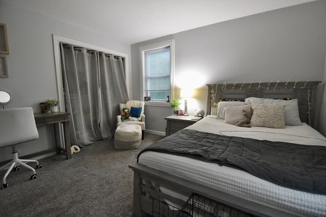 9 Maid Marion St, Oxford, MA 01540