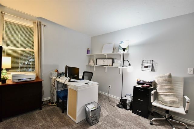 9 Maid Marion St, Oxford, MA 01540