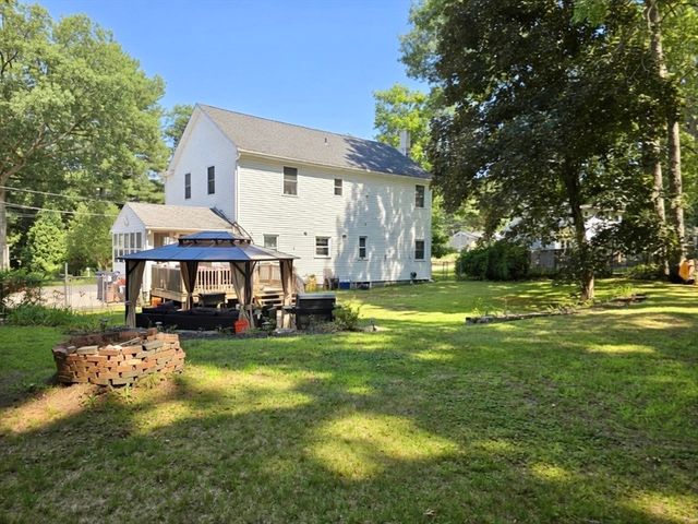 9 Maid Marion St, Oxford, MA 01540