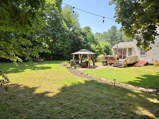 9 Maid Marion St, Oxford, MA 01540
