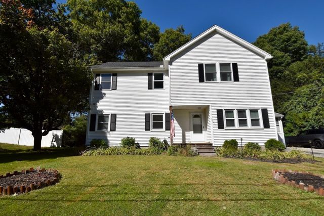 9 Maid Marion St, Oxford, MA 01540