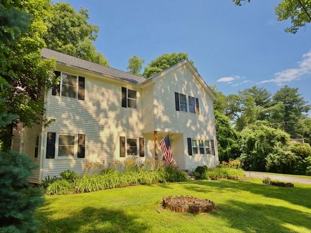 9 Maid Marion St, Oxford, MA 01540