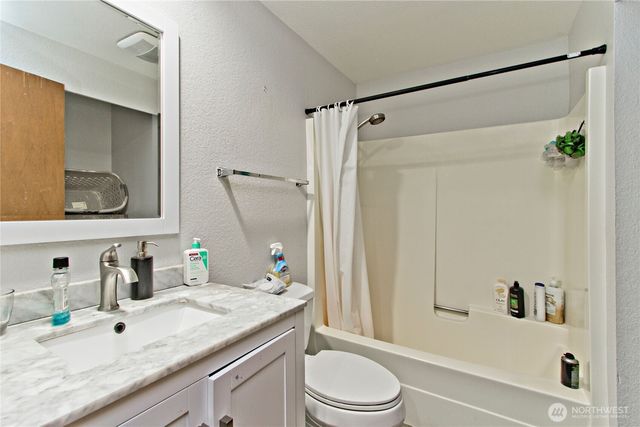 10319 SE 228th Street, Kent, WA 98031