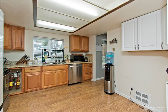 10319 SE 228th Street, Kent, WA 98031