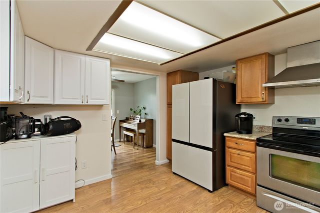 10319 SE 228th Street, Kent, WA 98031