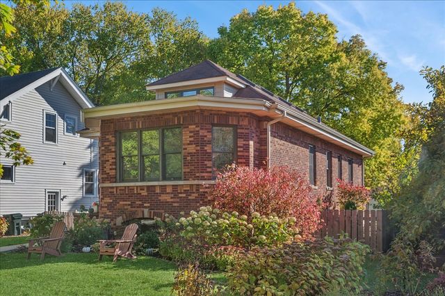 2137 Glenview Road, Glenview, IL 60025