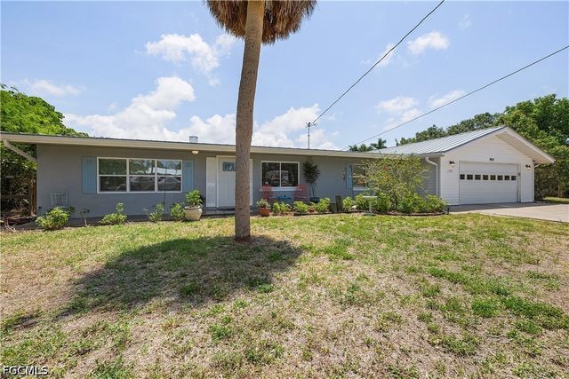 5387 Marina DR, Bokeelia, FL 33922