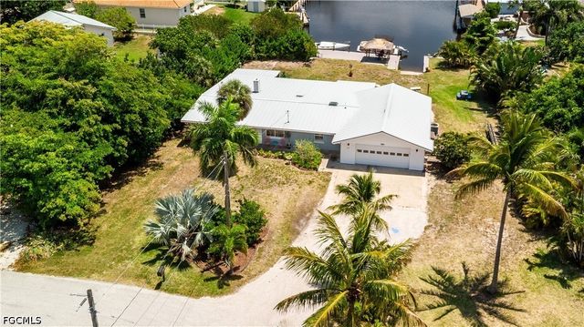 5387 Marina DR, Bokeelia, FL 33922