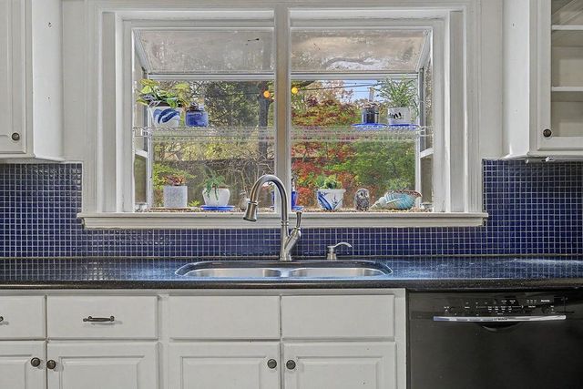 5185 MARY STARNES DR, Memphis, TN 38117