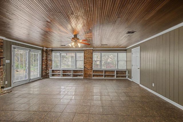 5185 MARY STARNES DR, Memphis, TN 38117