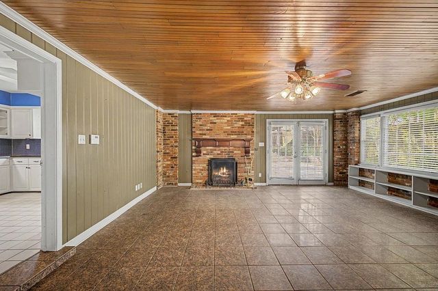 5185 MARY STARNES DR, Memphis, TN 38117