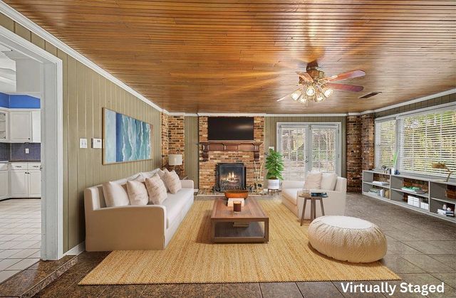 5185 MARY STARNES DR, Memphis, TN 38117