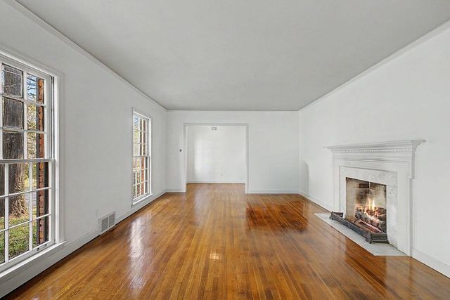 5185 MARY STARNES DR, Memphis, TN 38117