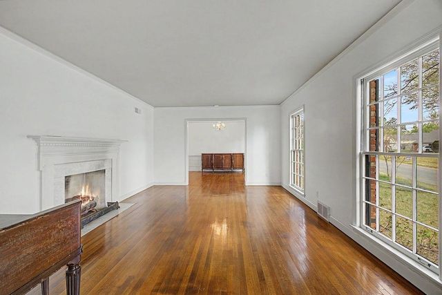 5185 MARY STARNES DR, Memphis, TN 38117