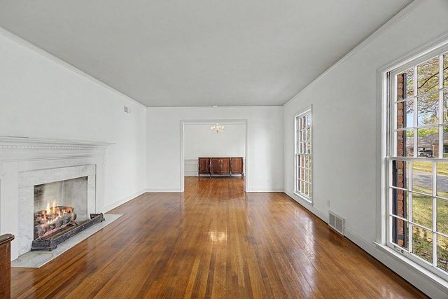 5185 MARY STARNES DR, Memphis, TN 38117