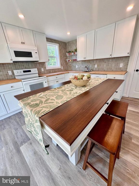 Image 14 of property listing at 231 OLDTOWN RD, Goldsboro, MD 21636