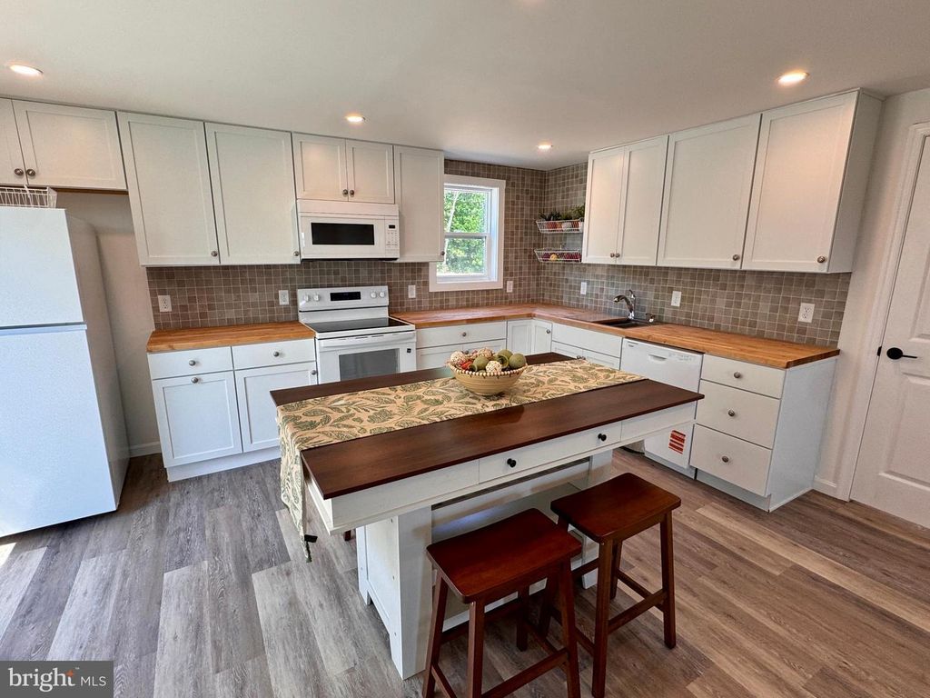 Image 7 of property listing at 231 OLDTOWN RD, Goldsboro, MD 21636