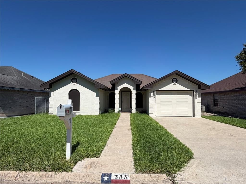 233 River Oak Avenue, Rio Grande City, TX 78582