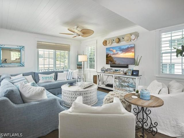 430 10th AVE S 305, Naples, FL 34102