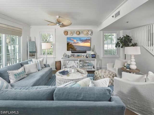 430 10th AVE S 305, Naples, FL 34102