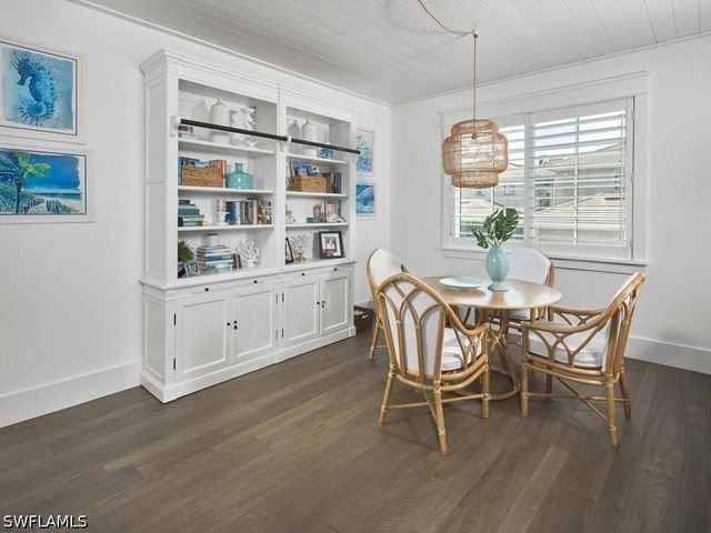 430 10th AVE S 305, Naples, FL 34102