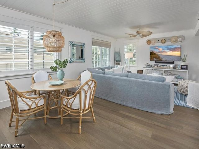 430 10th AVE S 305, Naples, FL 34102