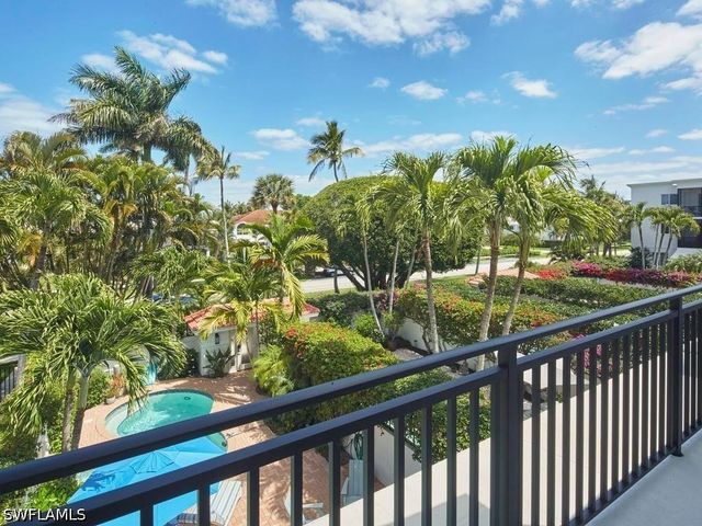 430 10th AVE S 305, Naples, FL 34102