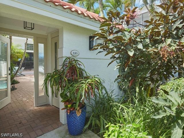 430 10th AVE S 305, Naples, FL 34102