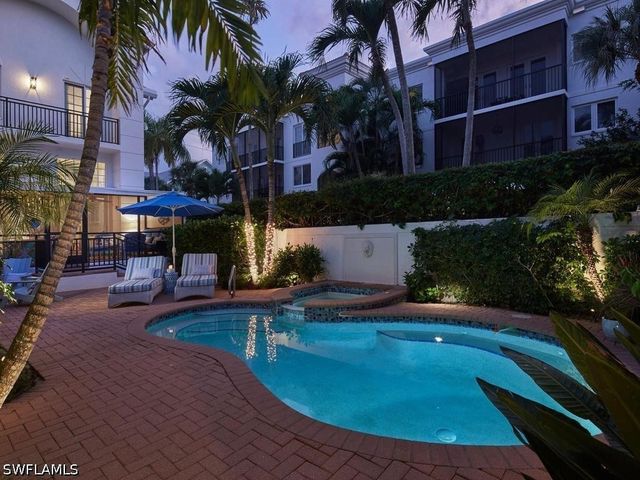 430 10th AVE S 305, Naples, FL 34102