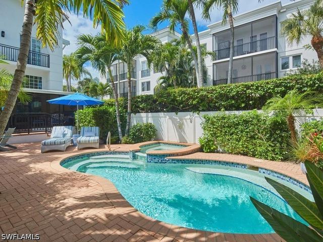 430 10th AVE S 305, Naples, FL 34102