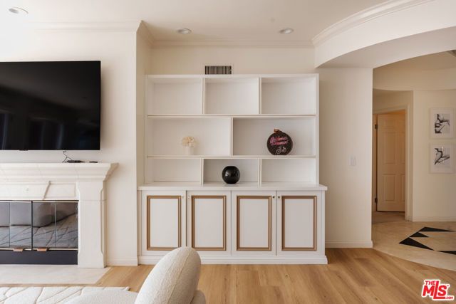 121 N Almont Drive 304, Beverly Hills, CA 90211