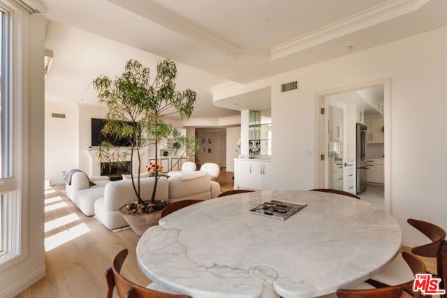 121 N Almont Drive 304, Beverly Hills, CA 90211
