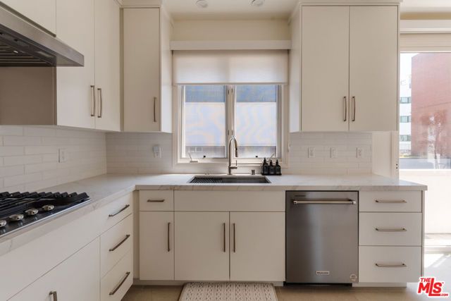 121 N Almont Drive 304, Beverly Hills, CA 90211
