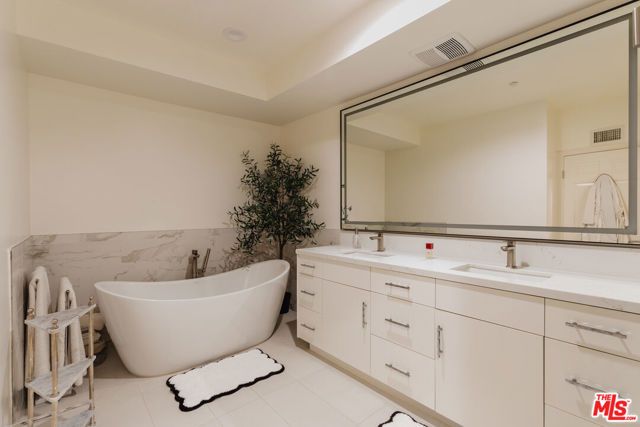 121 N Almont Drive 304, Beverly Hills, CA 90211