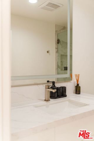 121 N Almont Drive 304, Beverly Hills, CA 90211