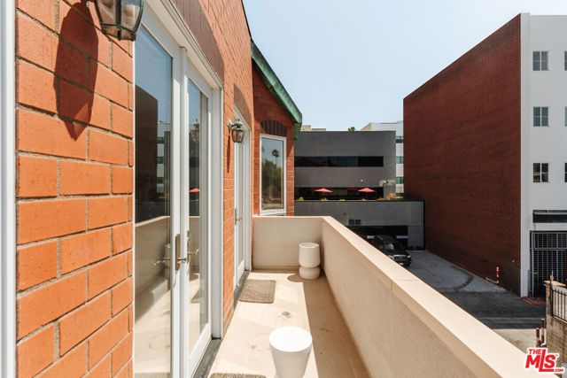 121 N Almont Drive 304, Beverly Hills, CA 90211