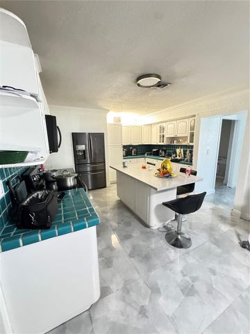 1314 W 77th Street, Hialeah, FL 33014
