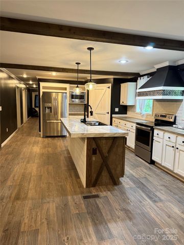 824 Dillsboro Road, Sylva, NC 28779